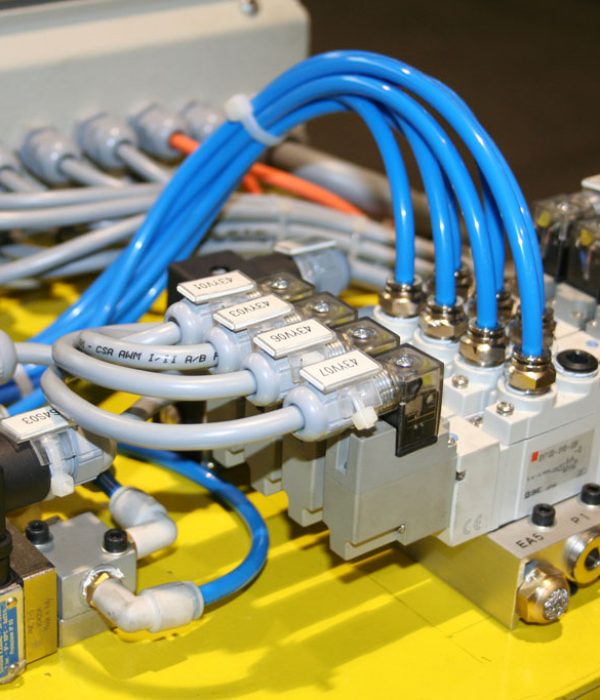 particolare-stazione-elettro-pneumatica